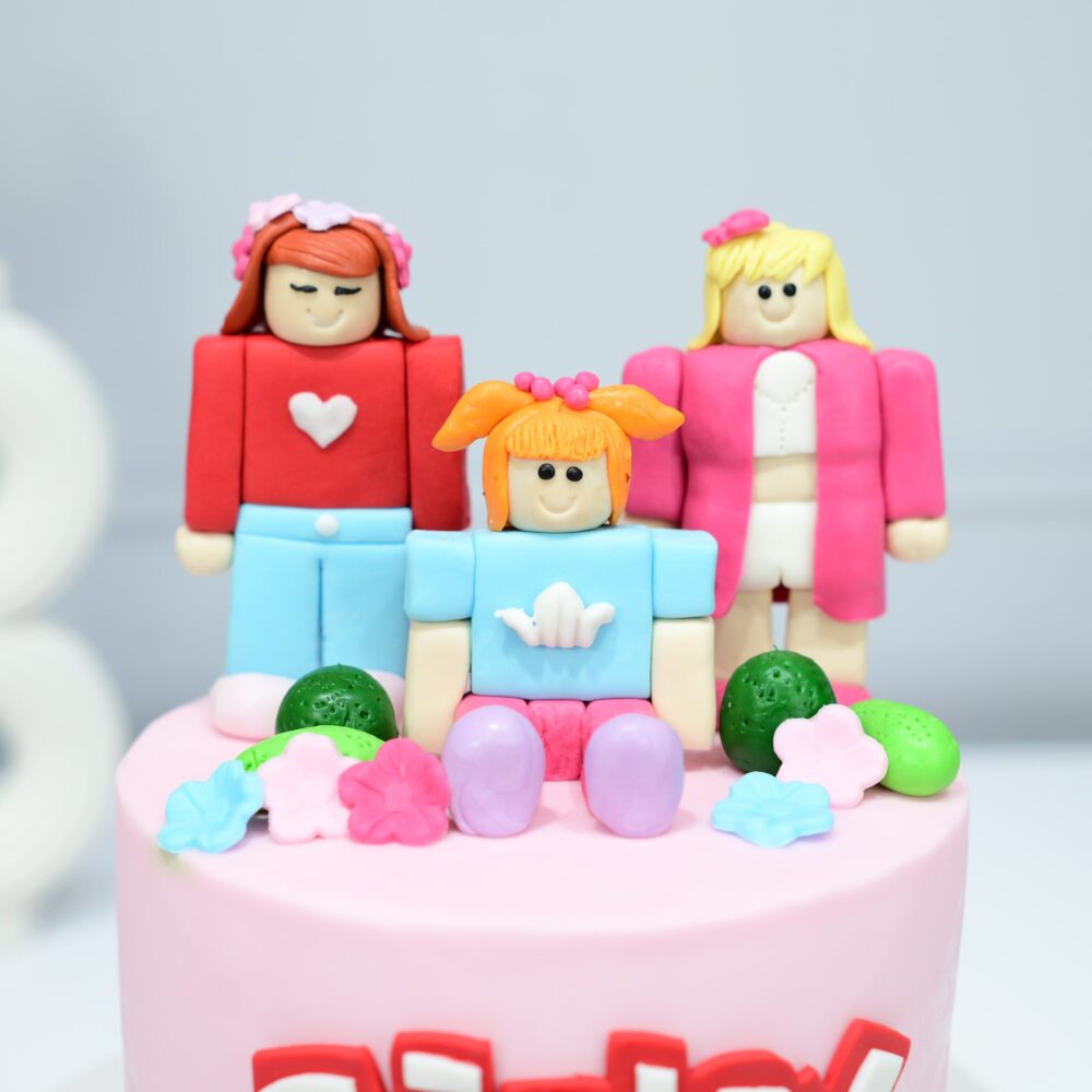 ROBLOX THEME CAKE - Image 2