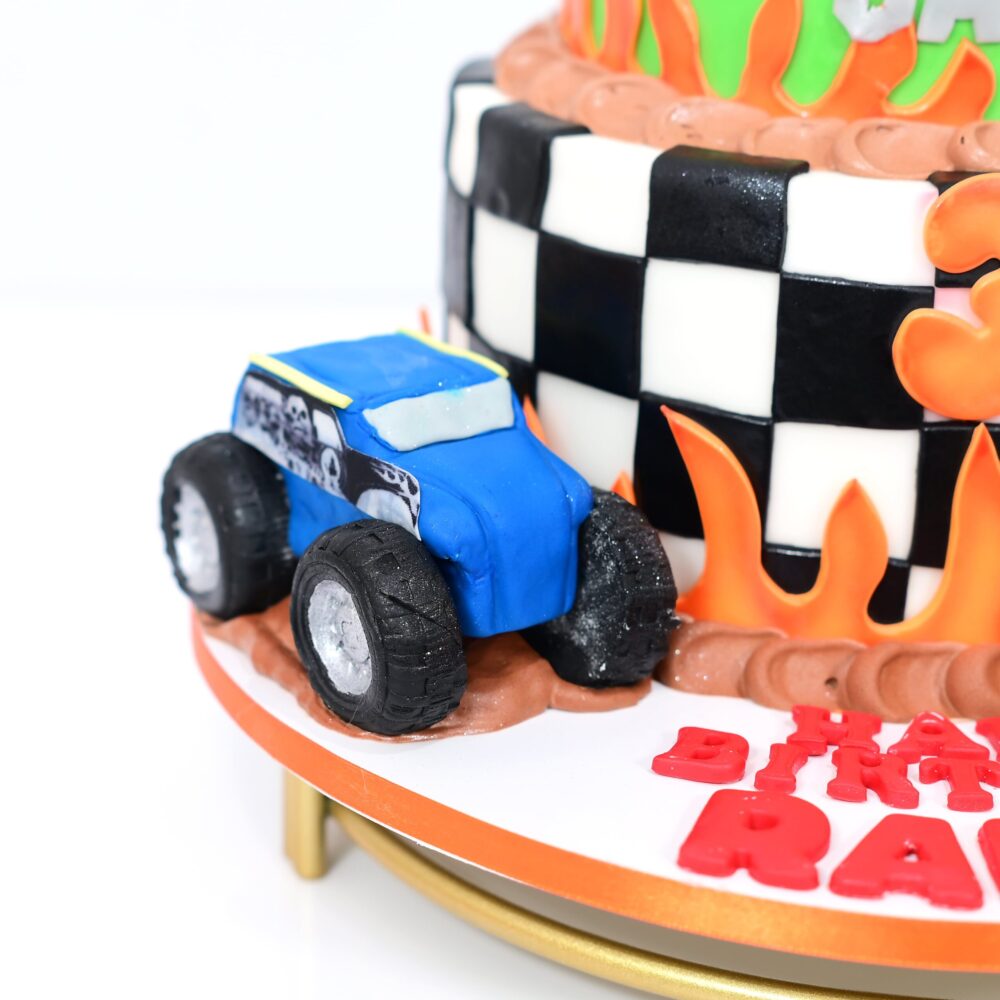 3D CAR RACING CAKE - Image 4