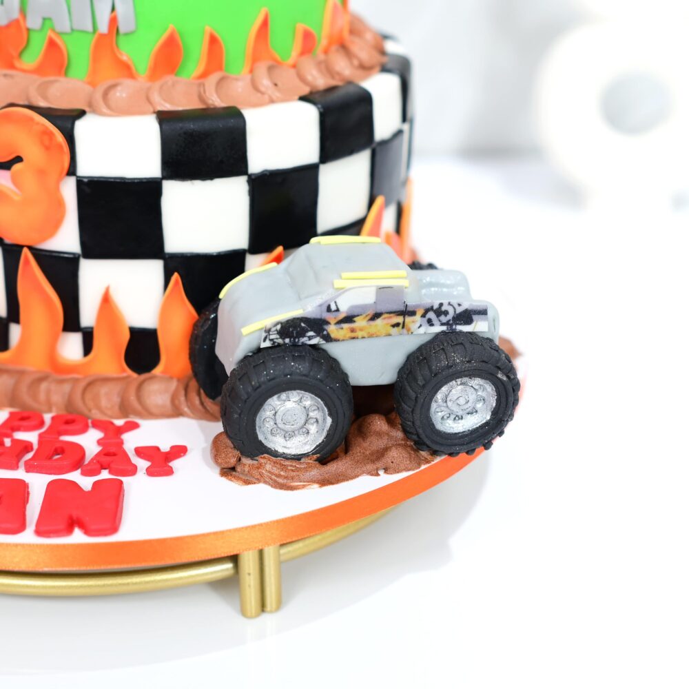 3D CAR RACING CAKE - Image 3