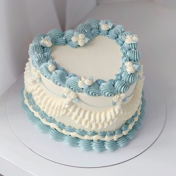 Vintage Heart Cake 3