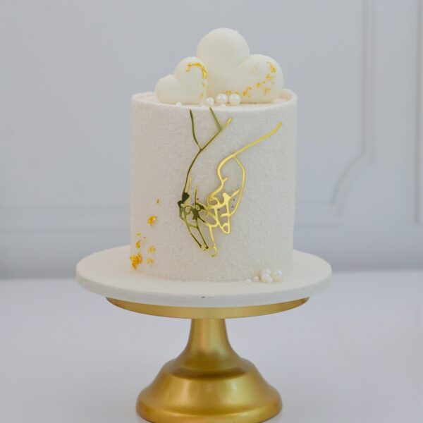 Elegant white and golden Valentine's cake, ideal for a special Valentine's gift - Pink Cakes.