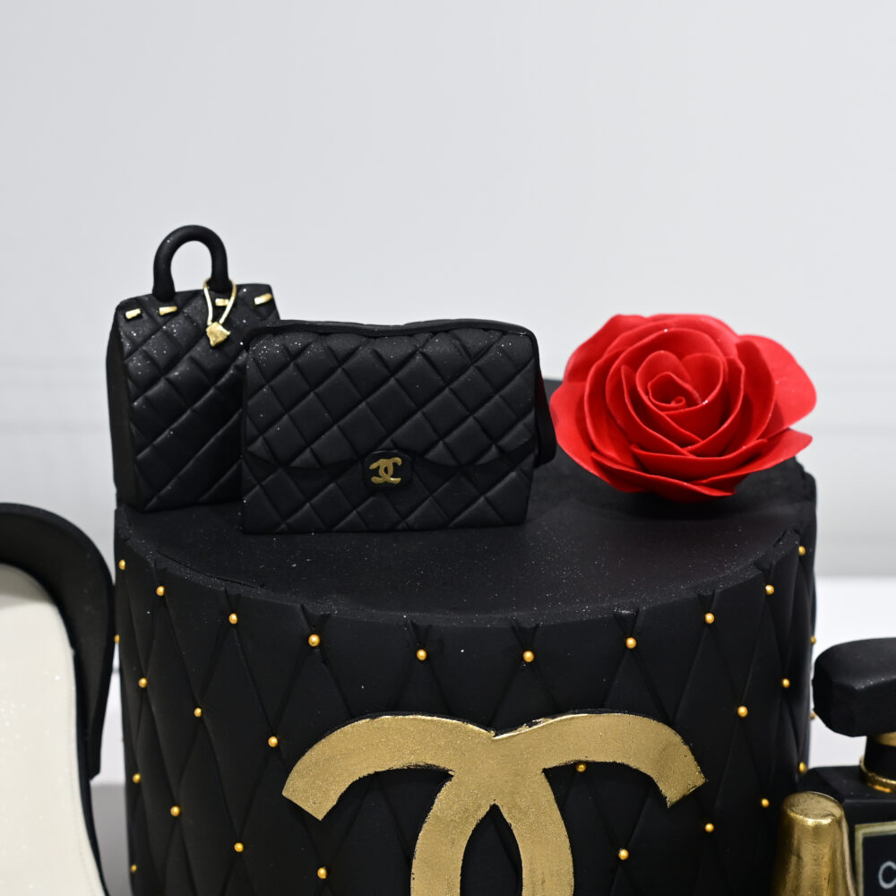 CHANEL ITEMS THEME CAKE - Image 2