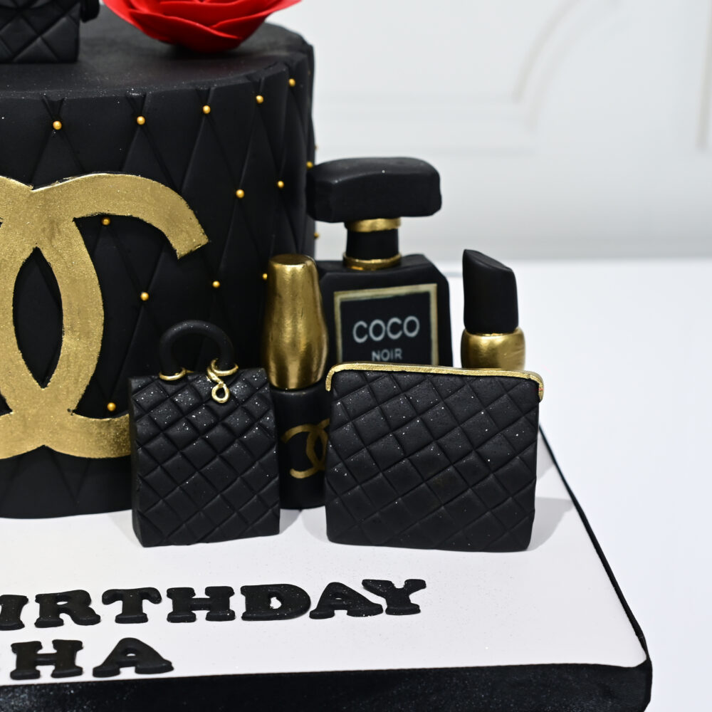 CHANEL ITEMS THEME CAKE - Image 3