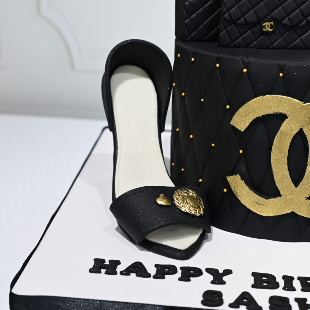 CHANEL ITEMS THEME CAKE - Image 4